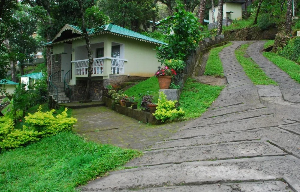 Exploring the Vibrant Nightlife at Great Escapes Resort